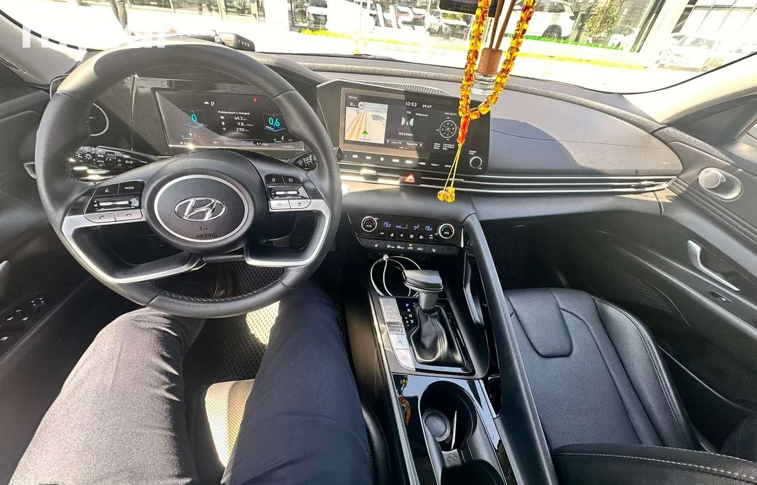 Hyundai Elantra 2023