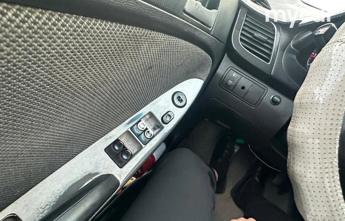 Hyundai Accent 2012