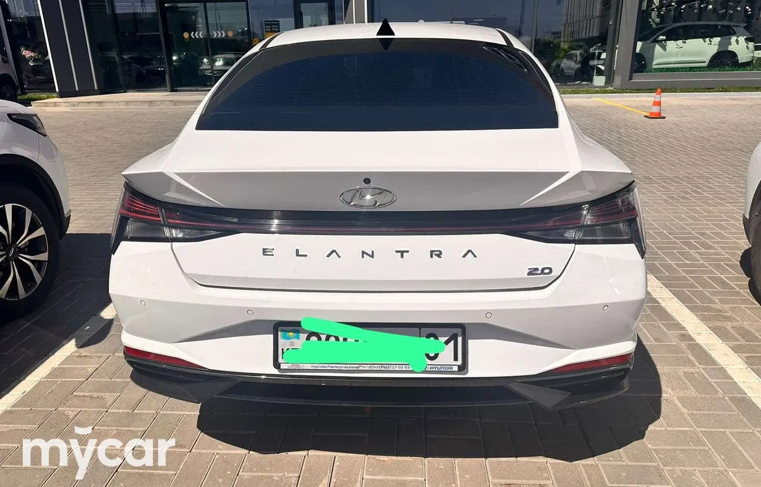 Hyundai Elantra 2023