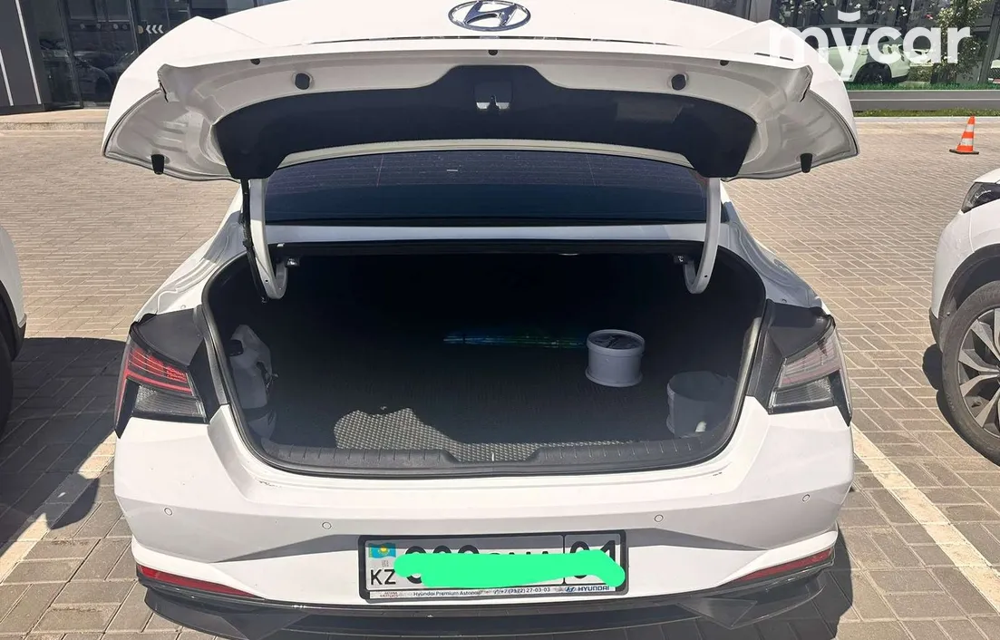 Hyundai Elantra 2023