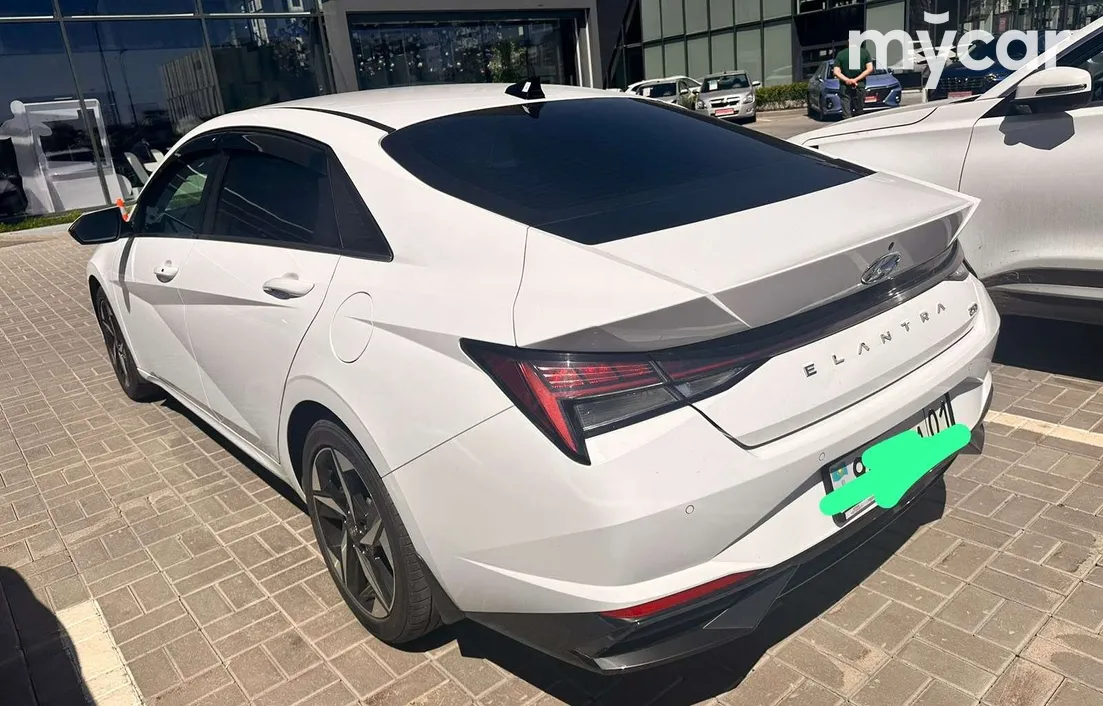Hyundai Elantra 2023