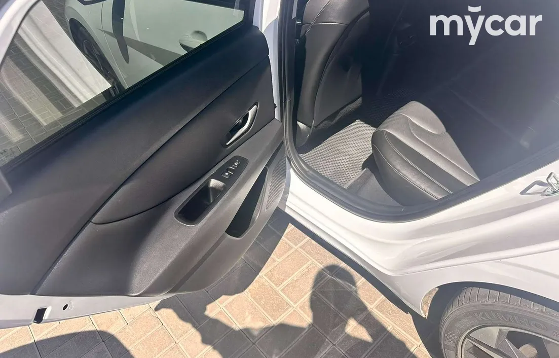 Hyundai Elantra 2023