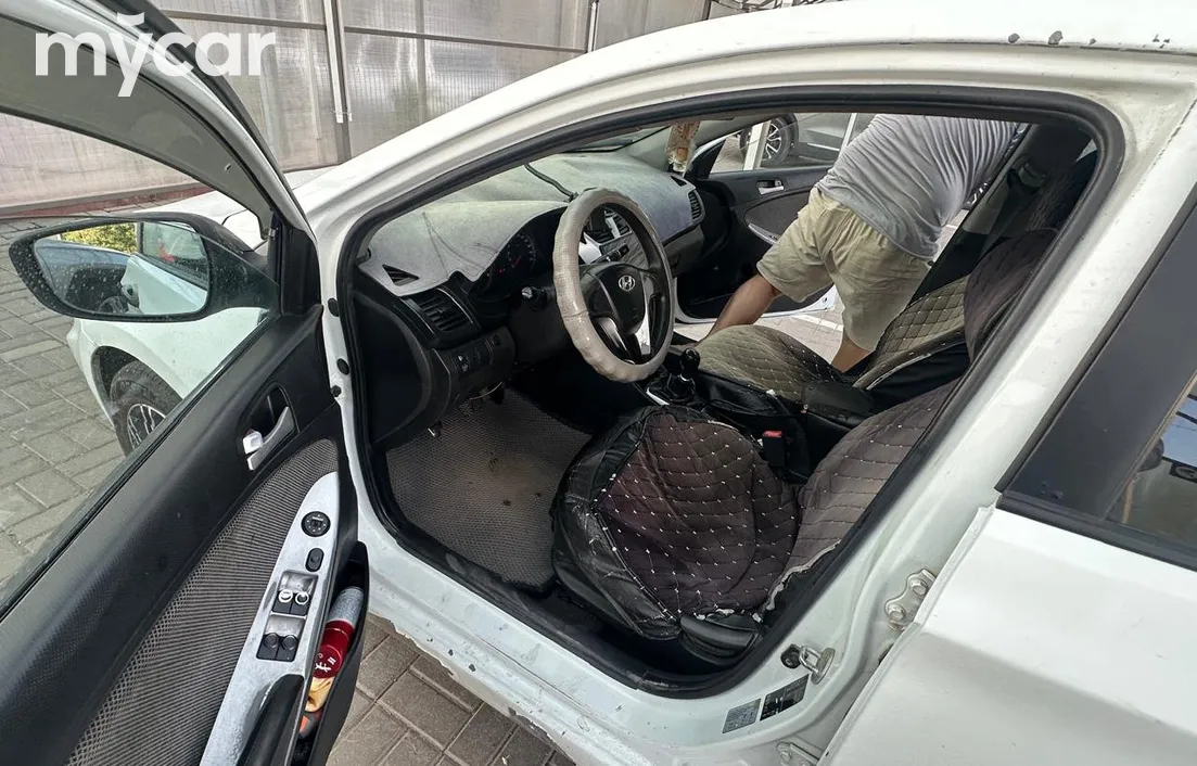 Hyundai Accent 2012