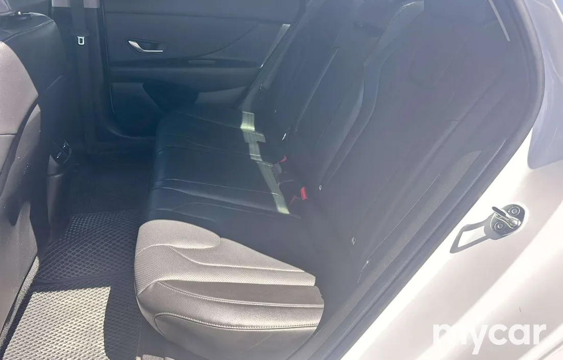 Hyundai Elantra 2023