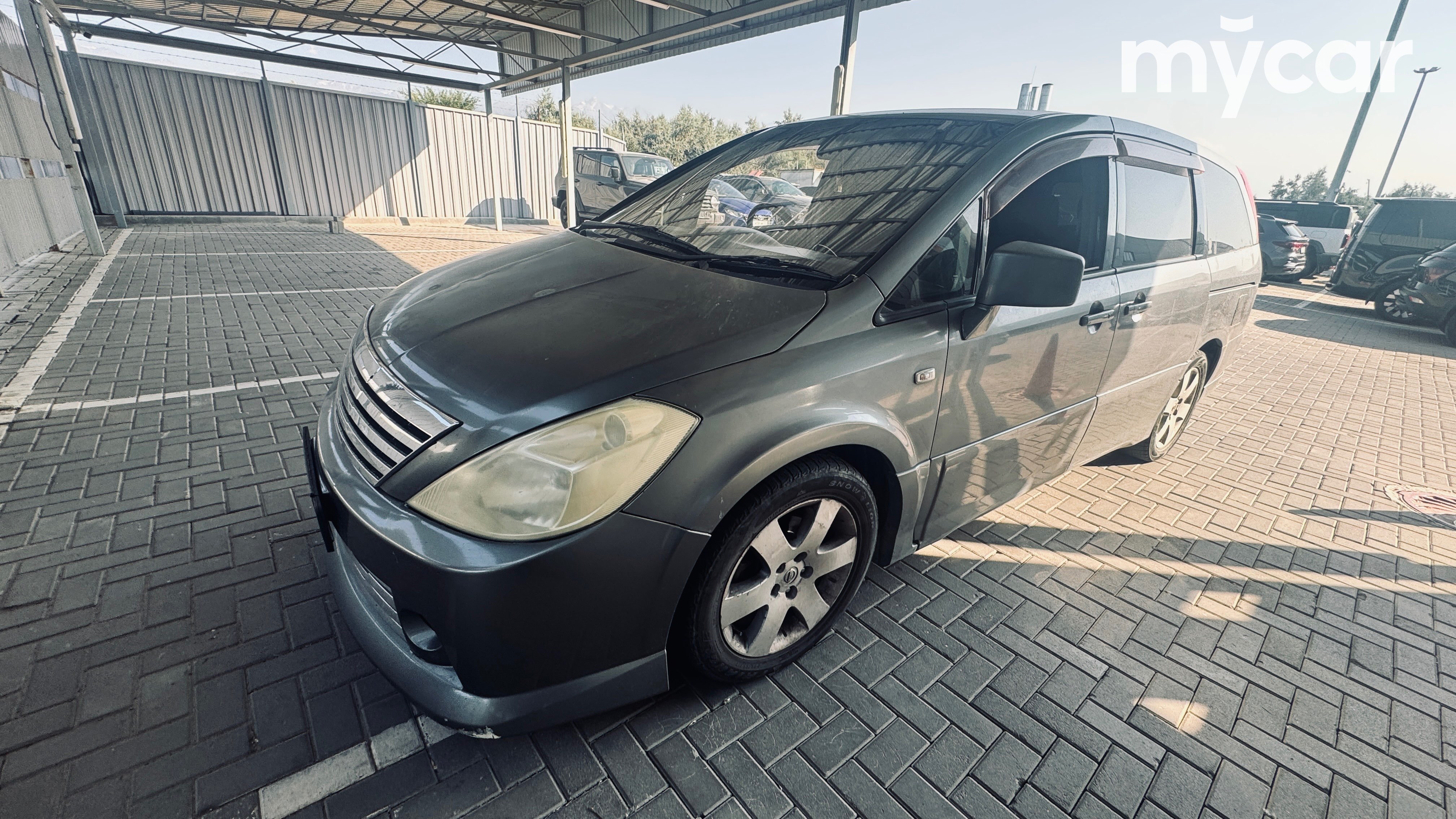 Nissan Presage 2004