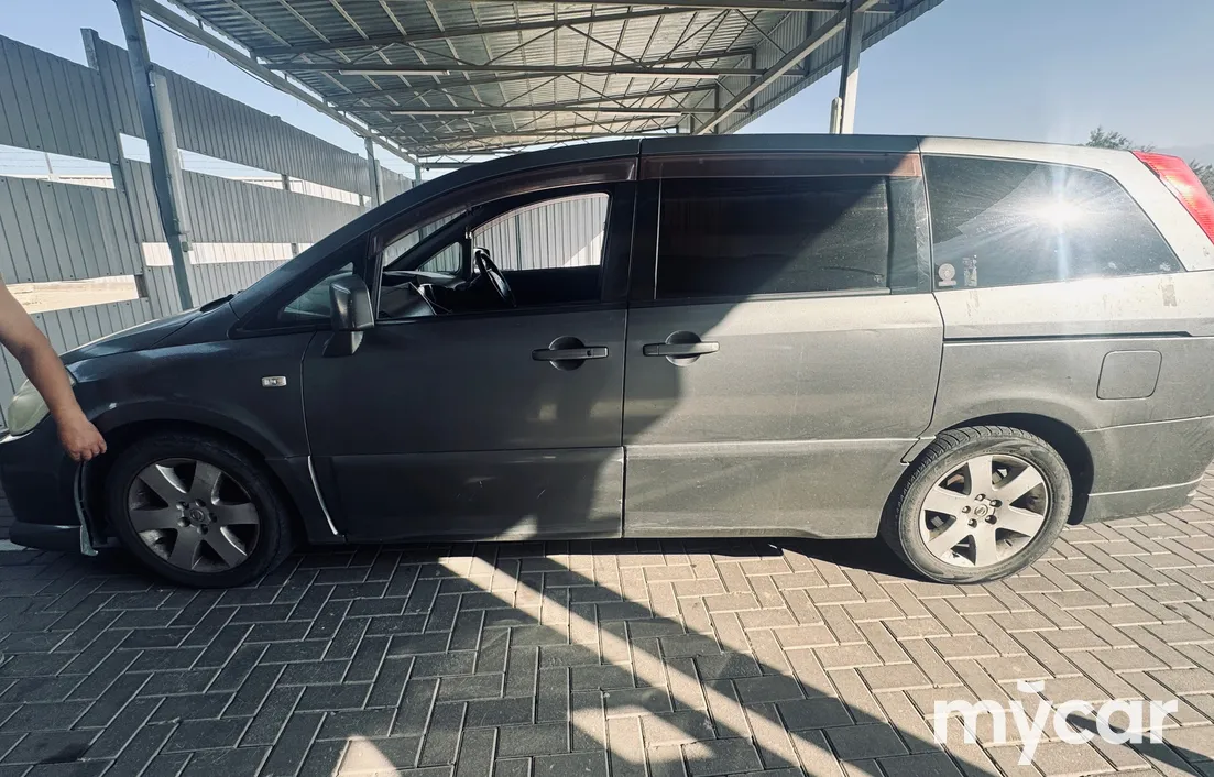 Nissan Presage 2004