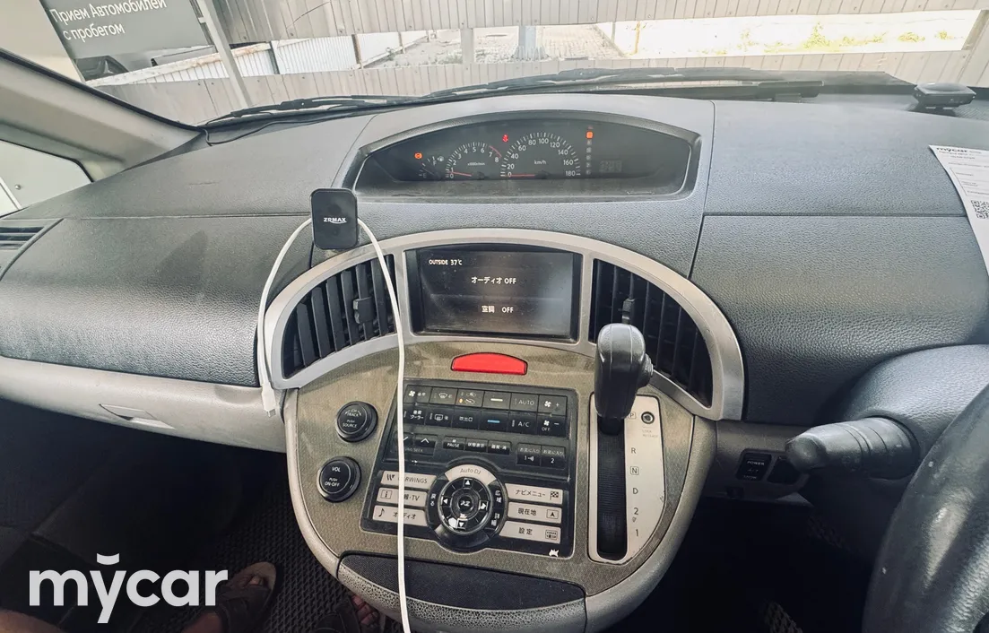 Nissan Presage 2004