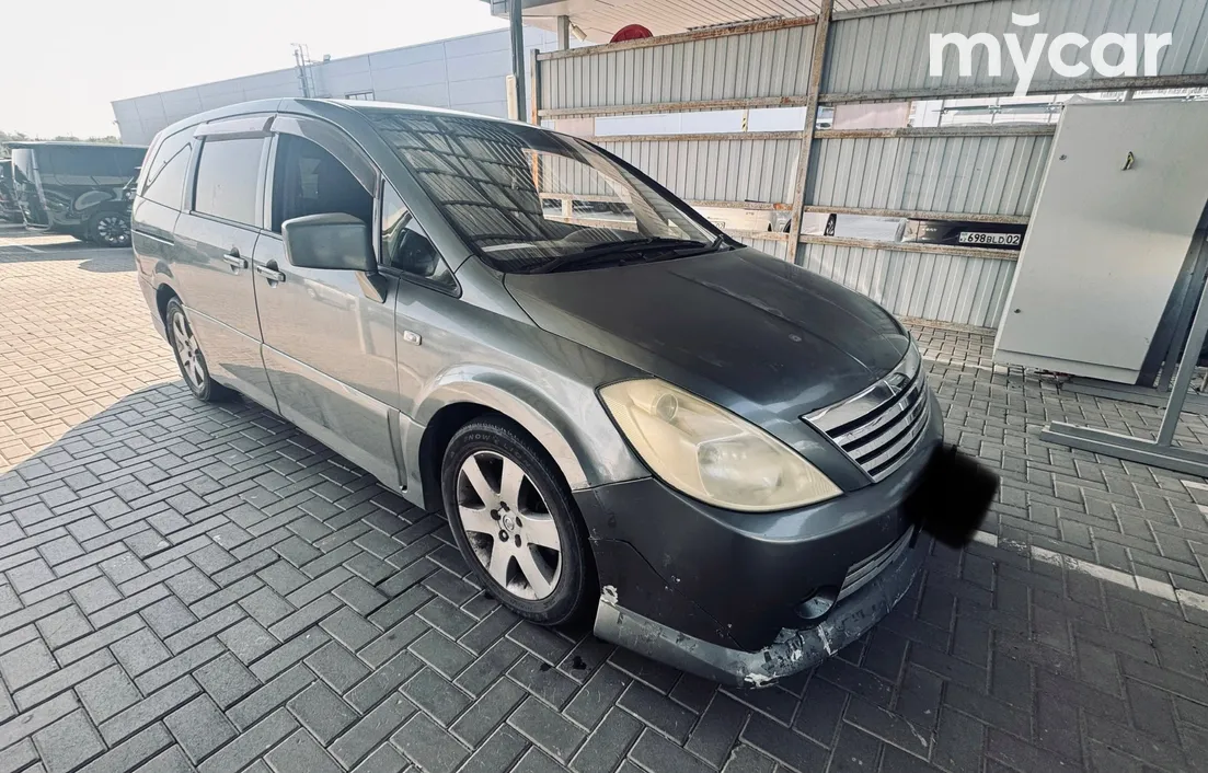 Nissan Presage 2004