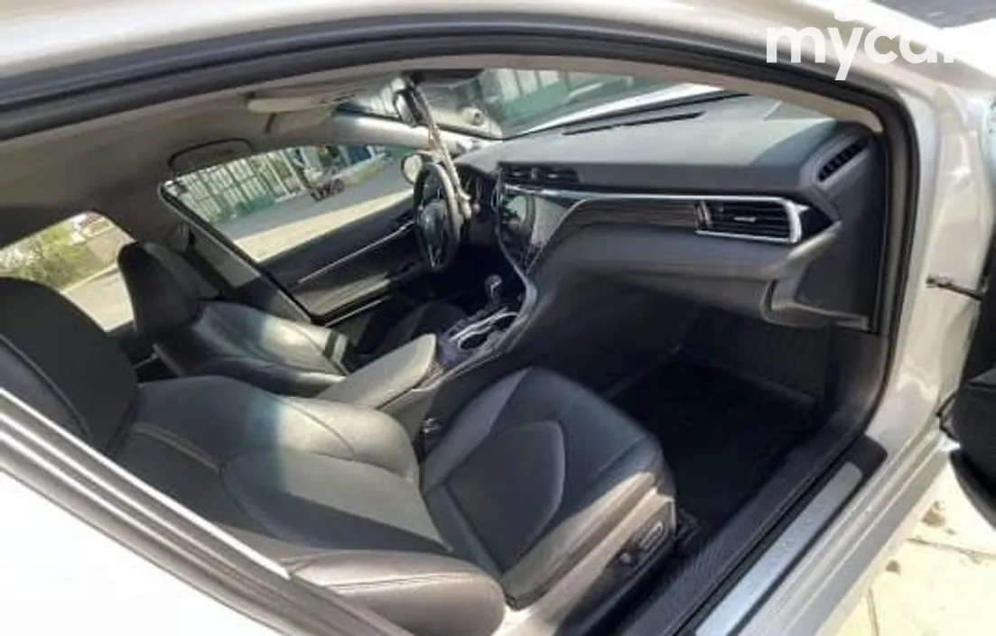 Toyota Camry 2019