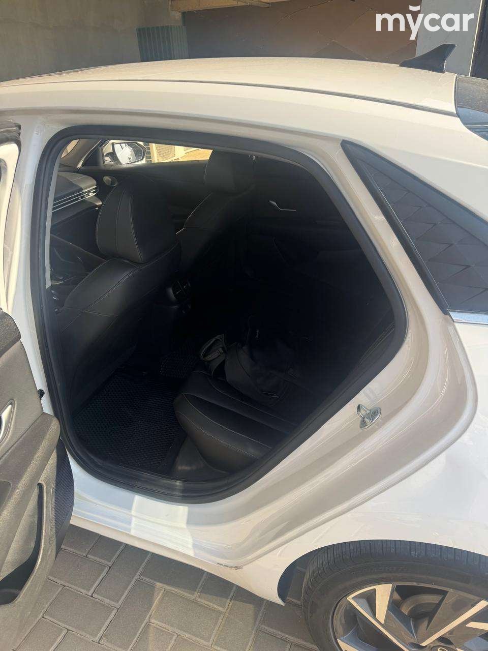 Hyundai Elantra 2024