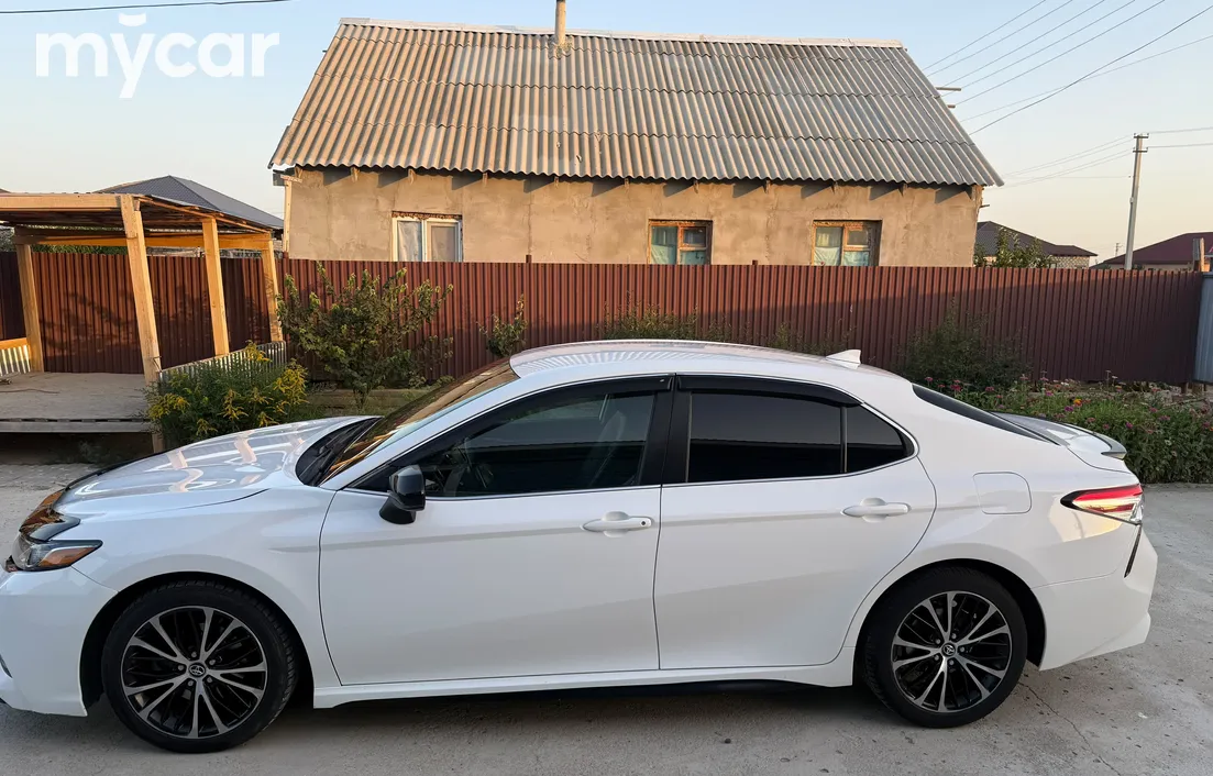 Toyota Camry 2019