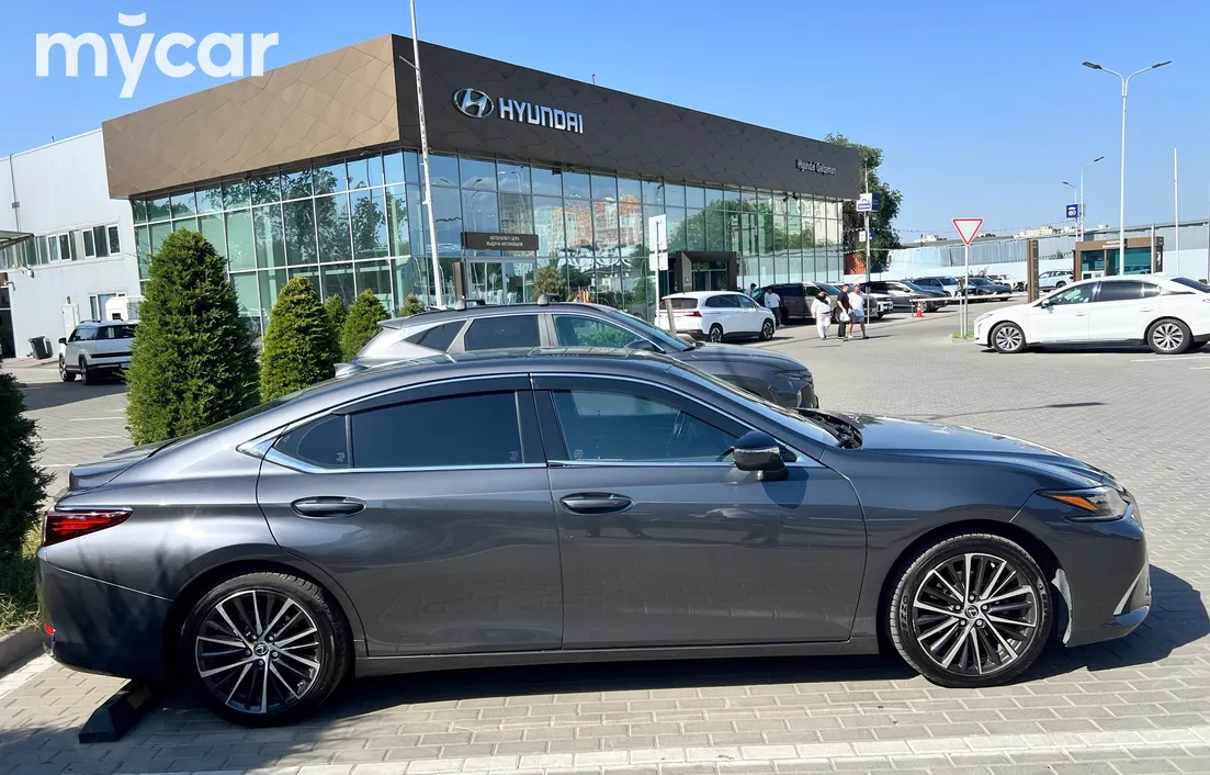 Lexus ES 2022