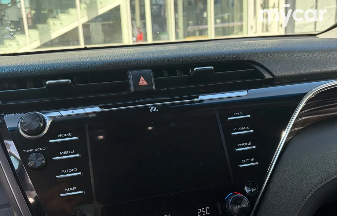 Toyota Camry 2019