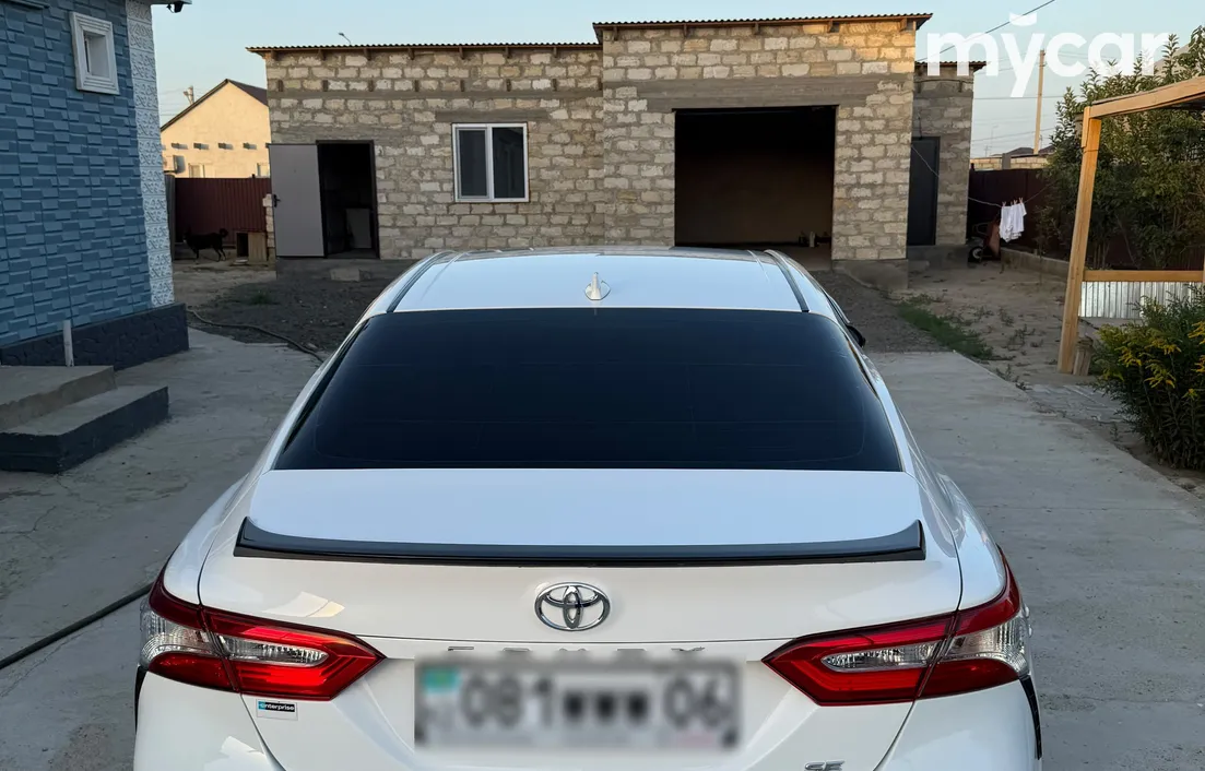 Toyota Camry 2019