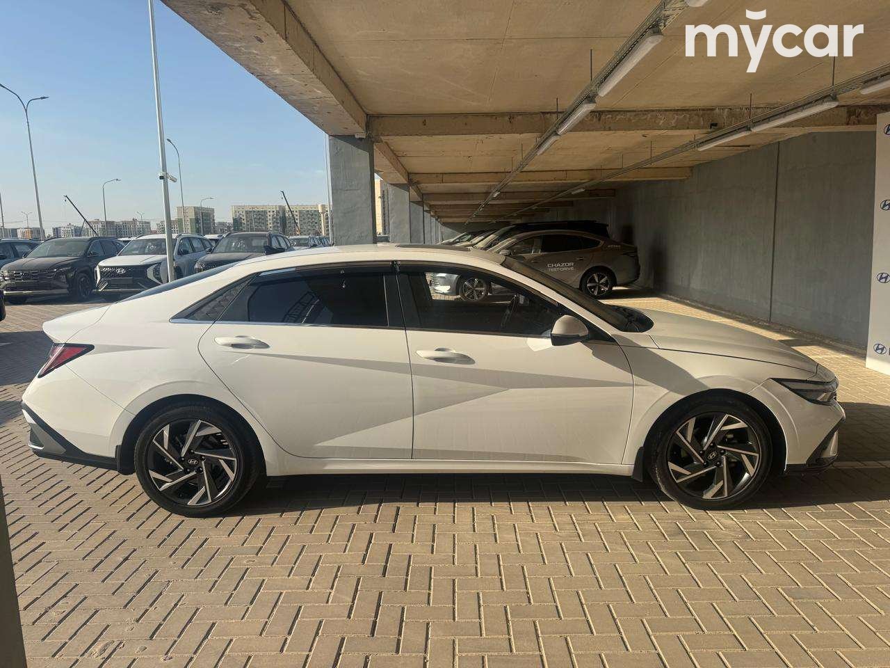 Hyundai Elantra 2024