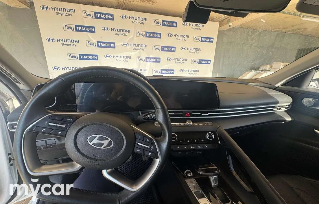 Hyundai Elantra 2024