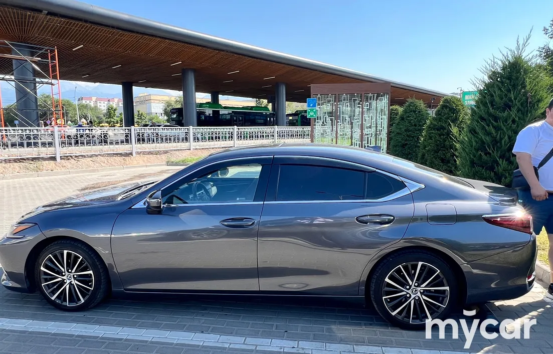 Lexus ES 2022