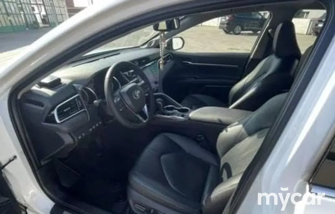 Toyota Camry 2019