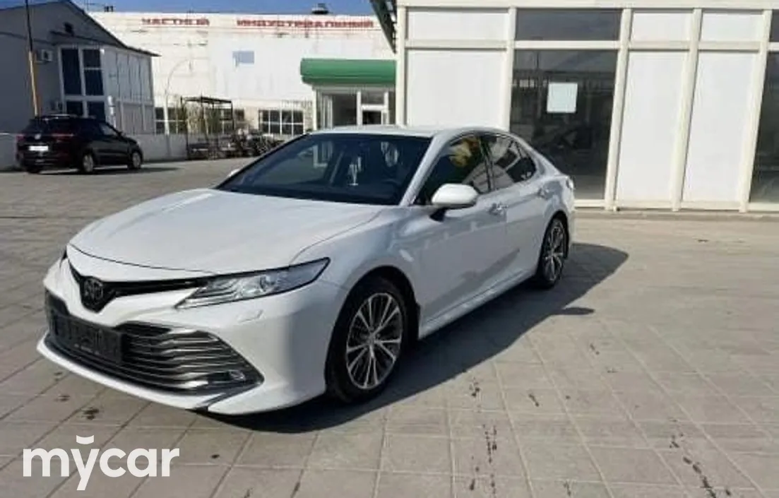 Toyota Camry 2019