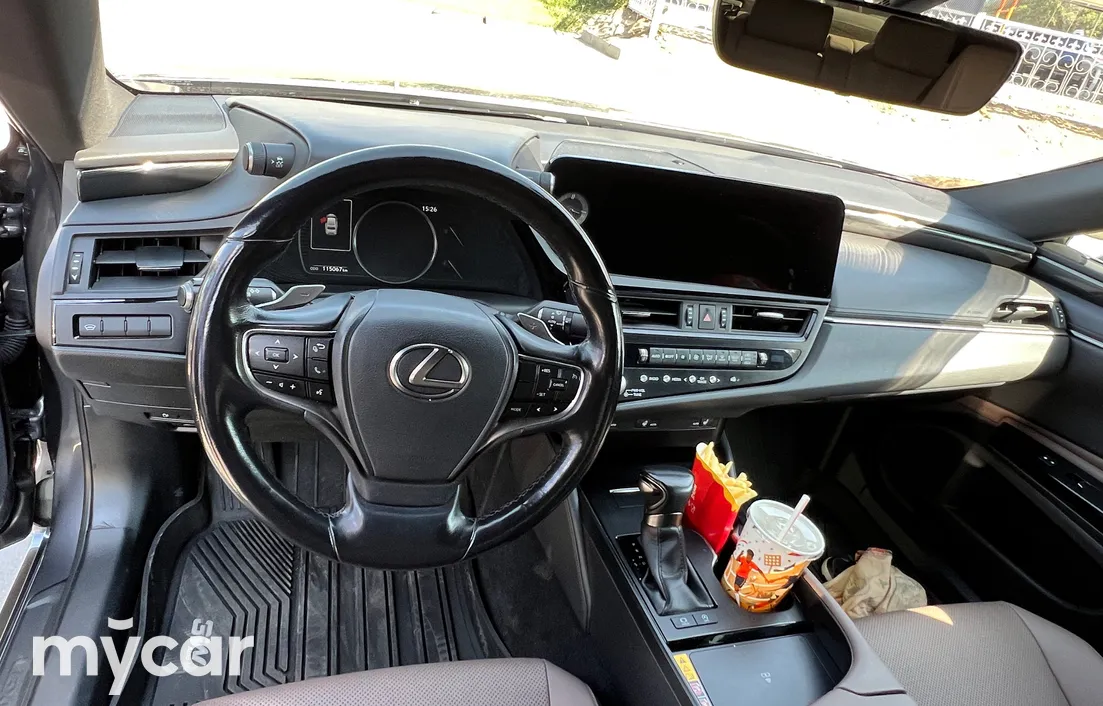 Lexus ES 2022