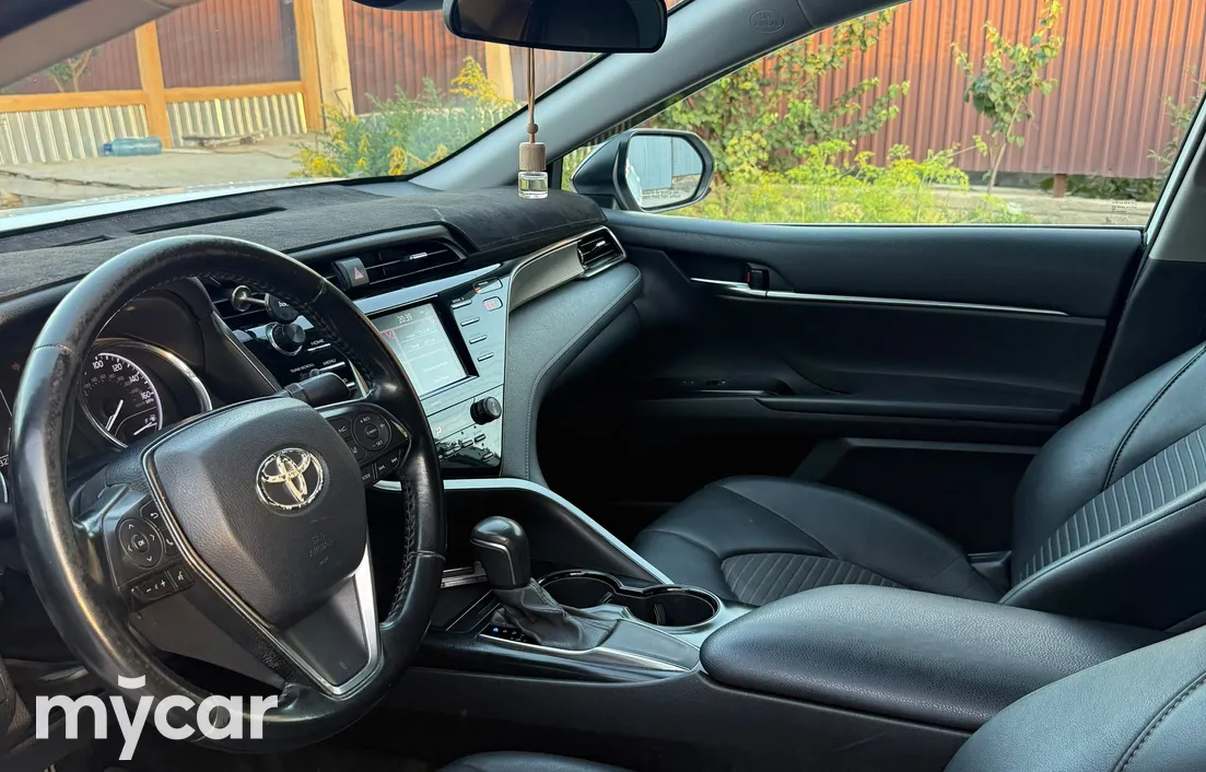 Toyota Camry 2019