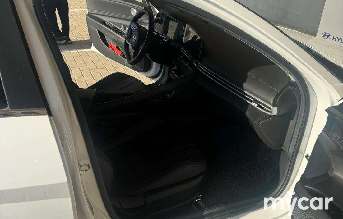Hyundai Elantra 2024
