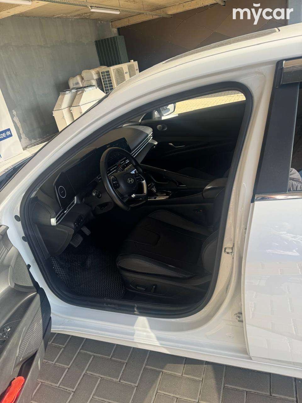 Hyundai Elantra 2024