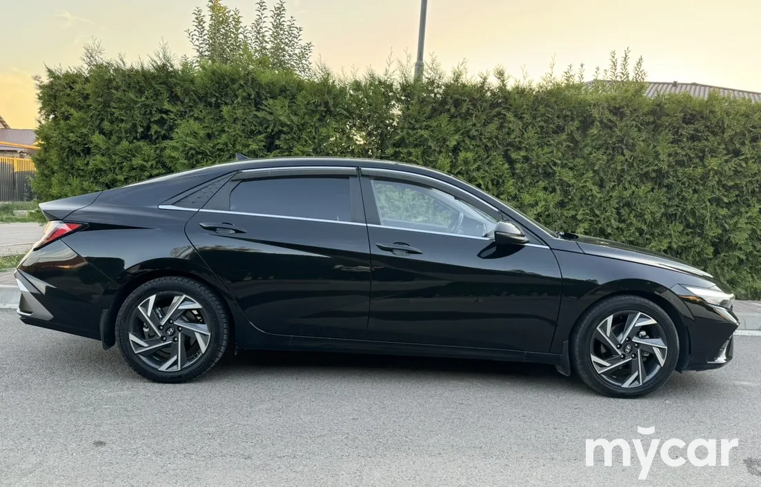 Hyundai Elantra 2024