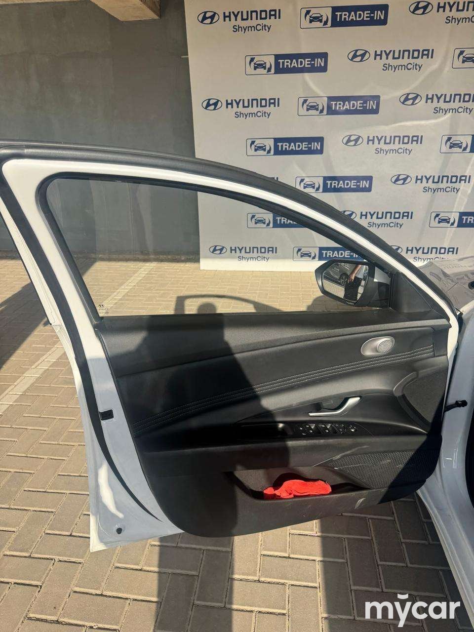 Hyundai Elantra 2024