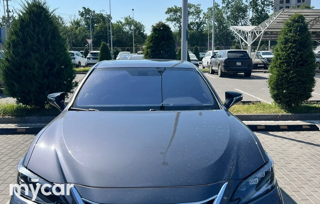 Lexus ES 2022