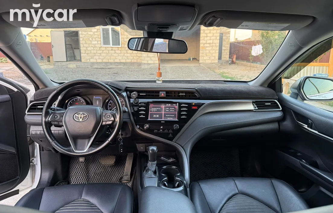 Toyota Camry 2019