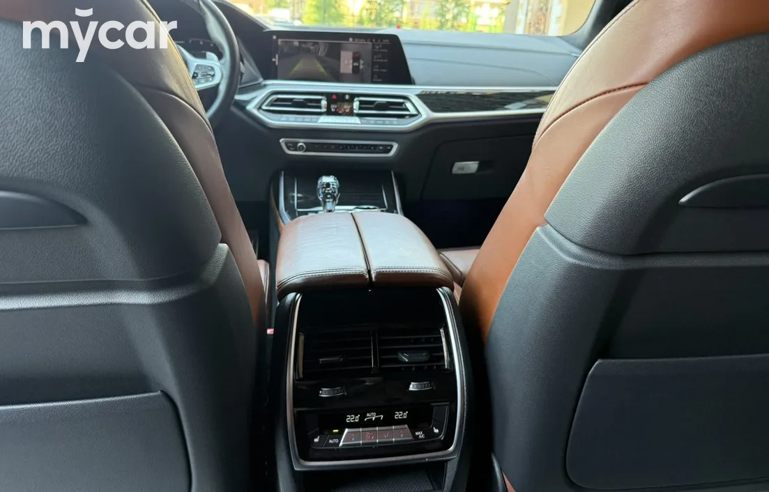 BMW X7 2021