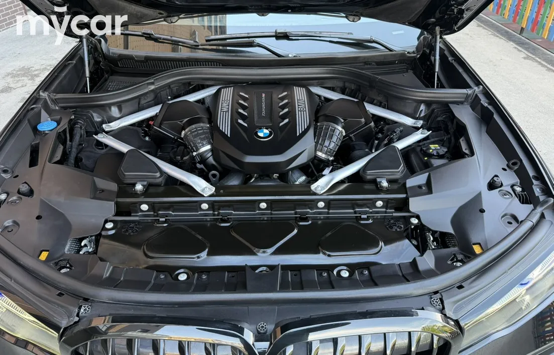 BMW X7 2021