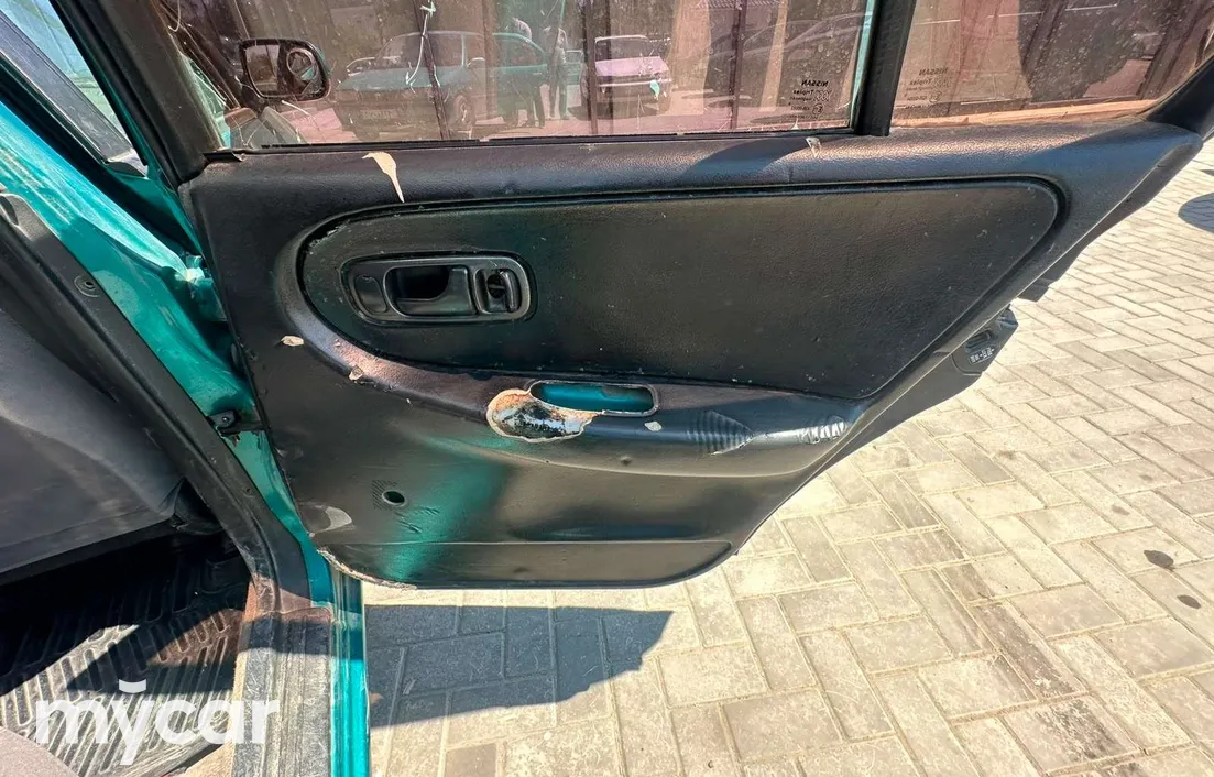 Nissan Primera 1996