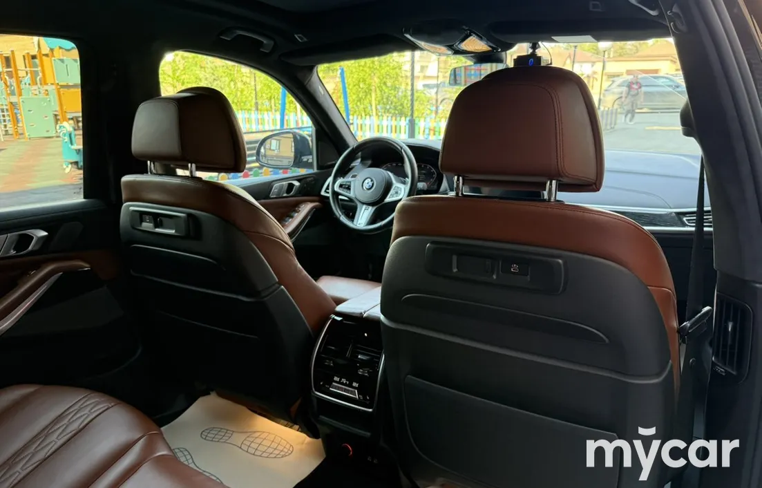 BMW X7 2021