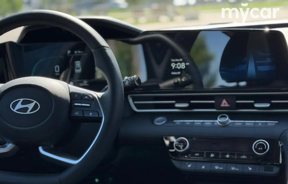 Hyundai Elantra 2023