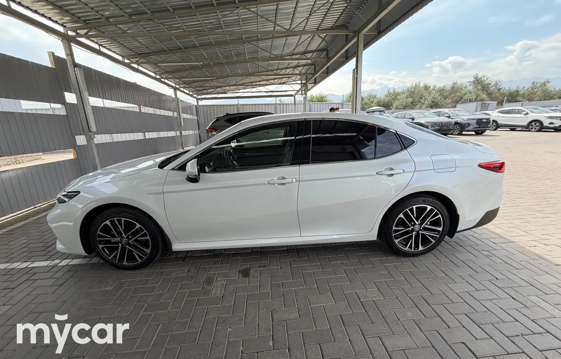 Toyota Camry 2025