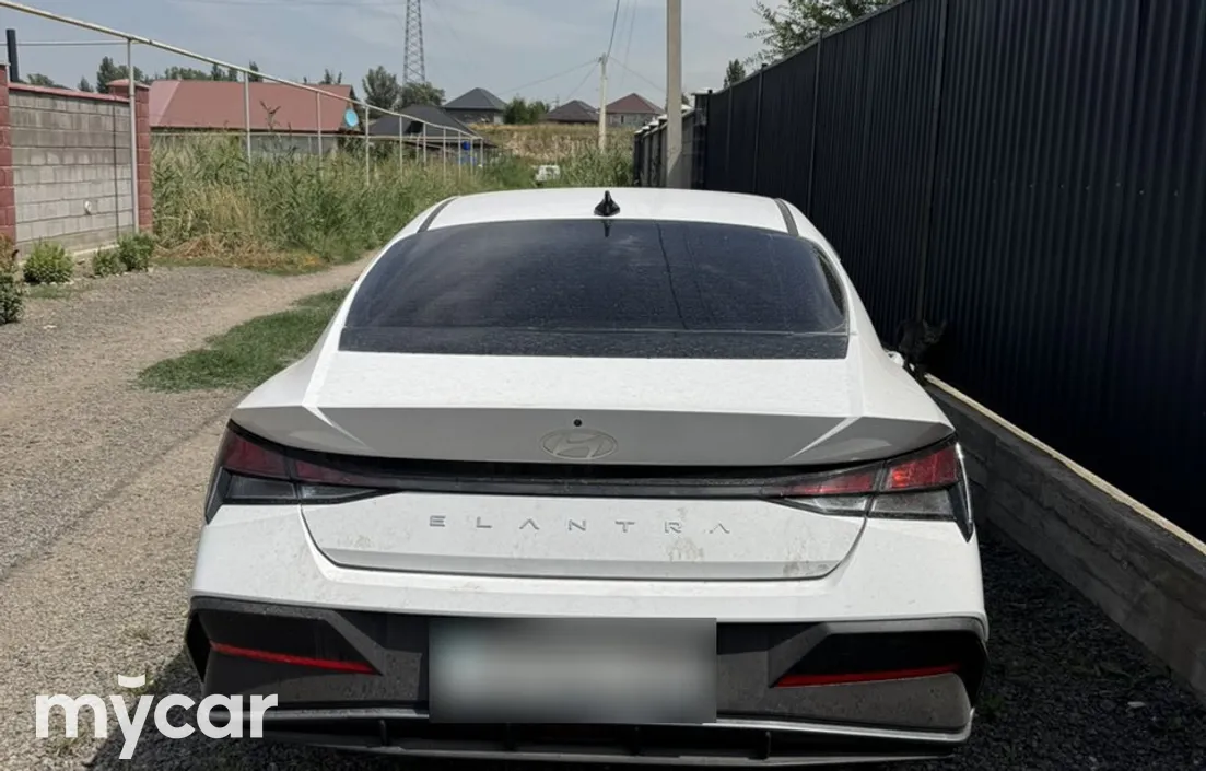 Hyundai Elantra 2024
