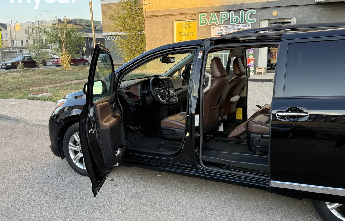 Toyota Sienna 2015