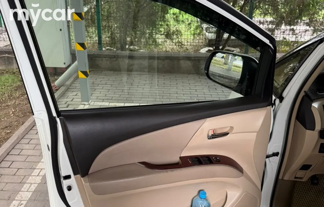 Toyota Previa 2019