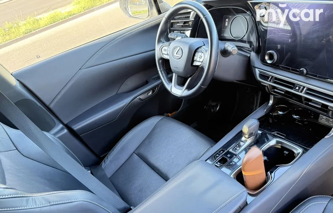 Lexus RX 2023
