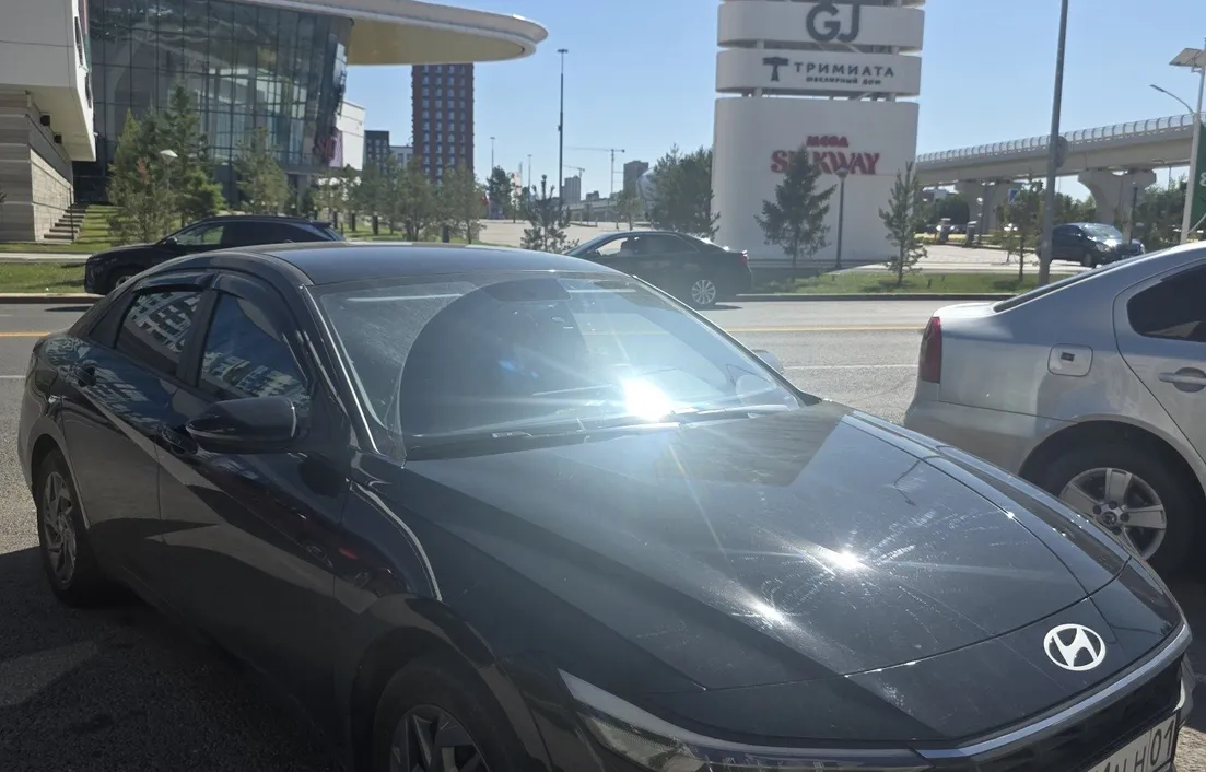 Hyundai Elantra 2025