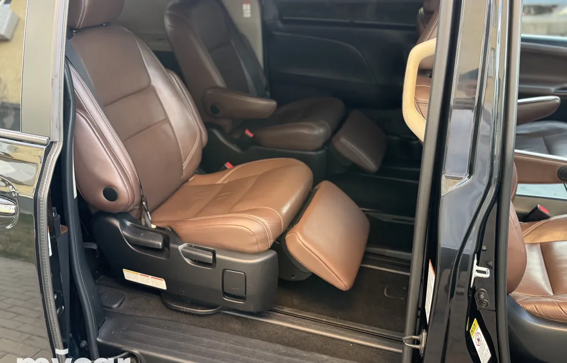 Toyota Sienna 2015