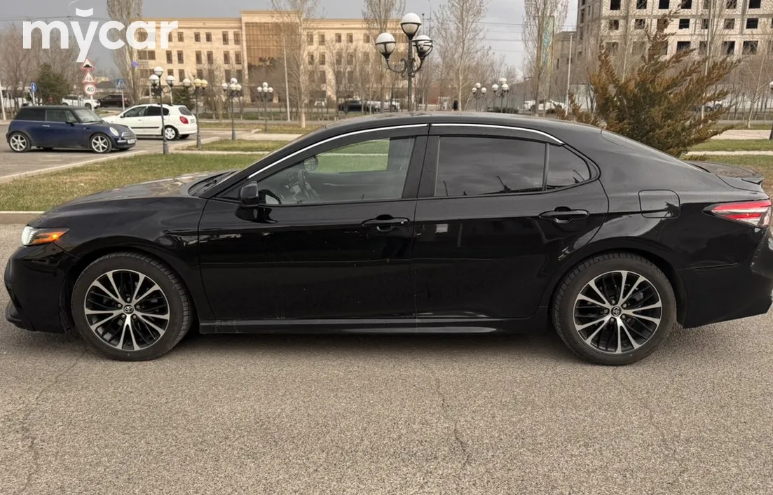 Toyota Camry 2018