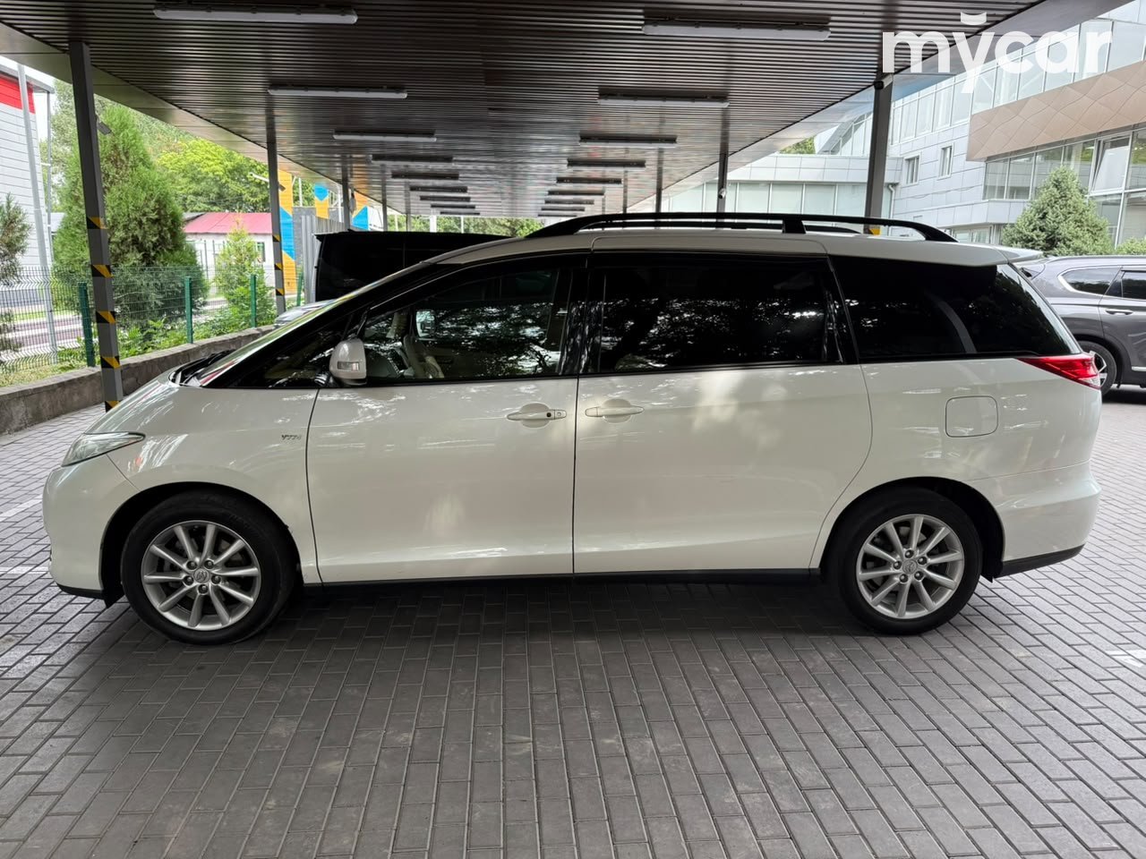 Toyota Previa 2019