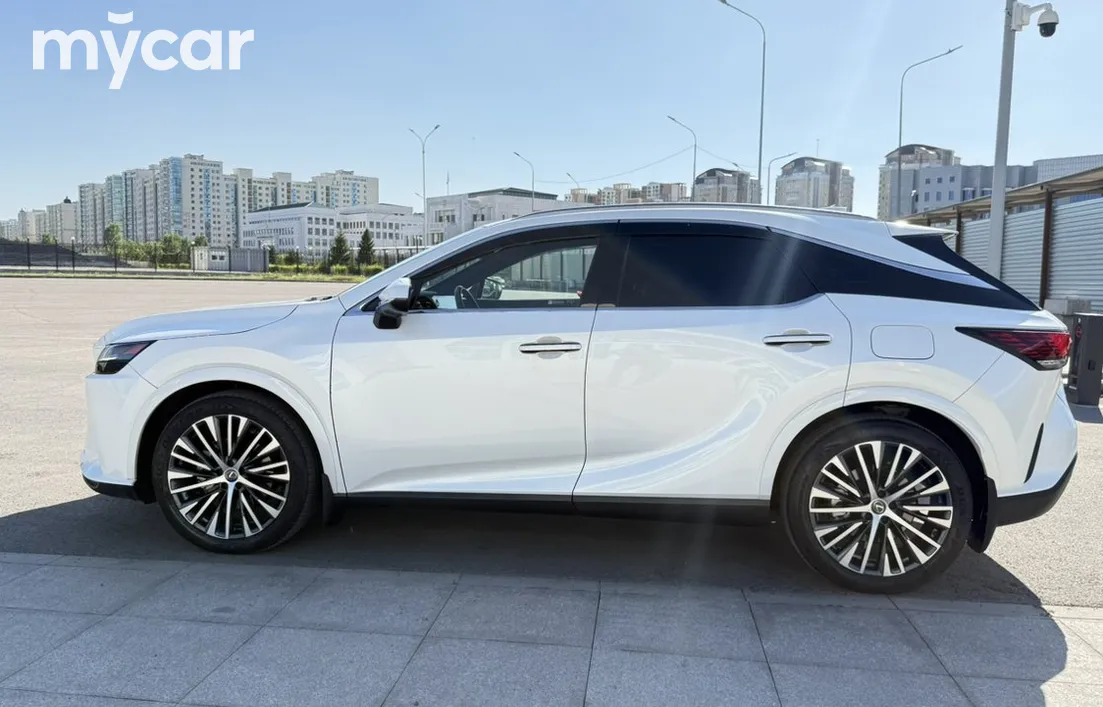 Lexus RX 2023