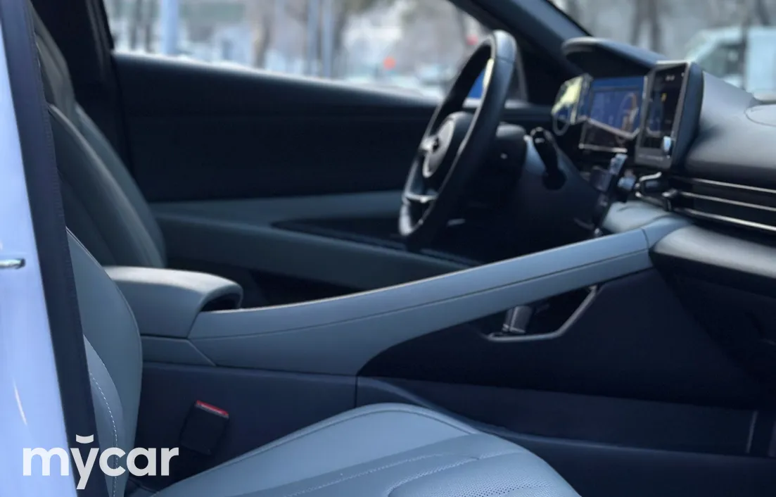 Hyundai Elantra 2024