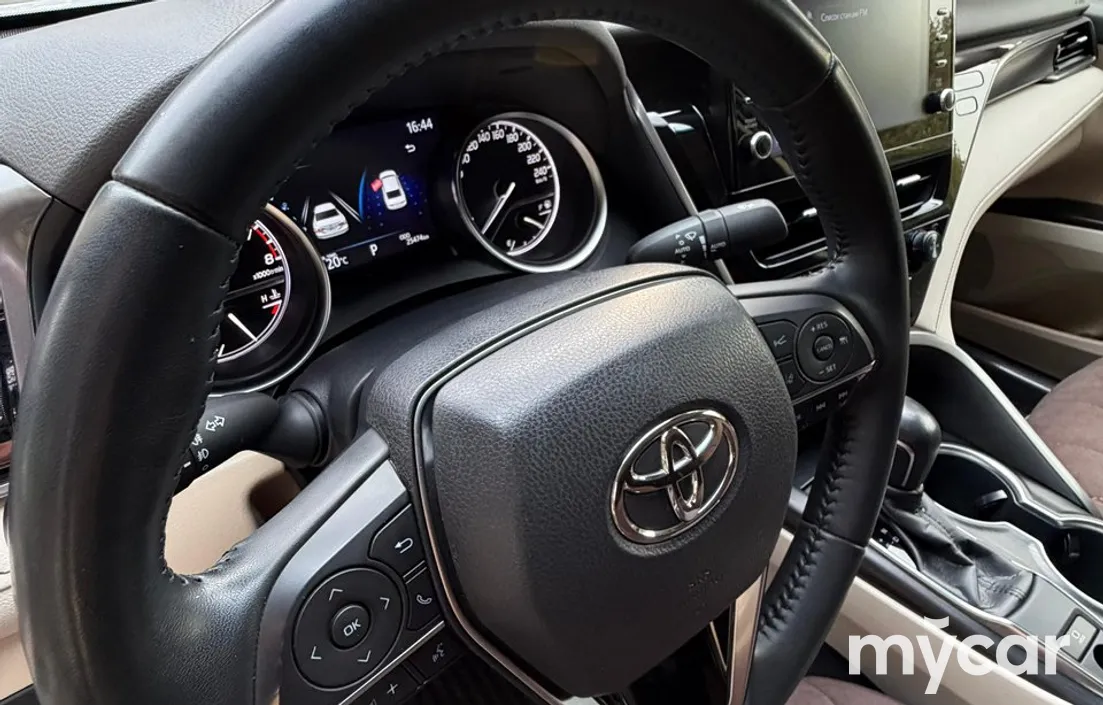 Toyota Camry 2023