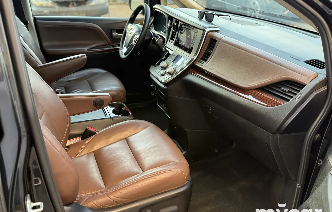 Toyota Sienna 2015