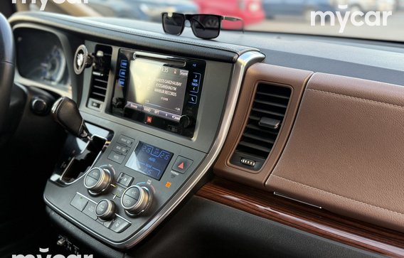 Toyota Sienna 2015